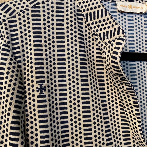 Tory Burch Women’s Black White Blouse Print Collar Poly Lightweight EUC size M - Picture 5 of 14